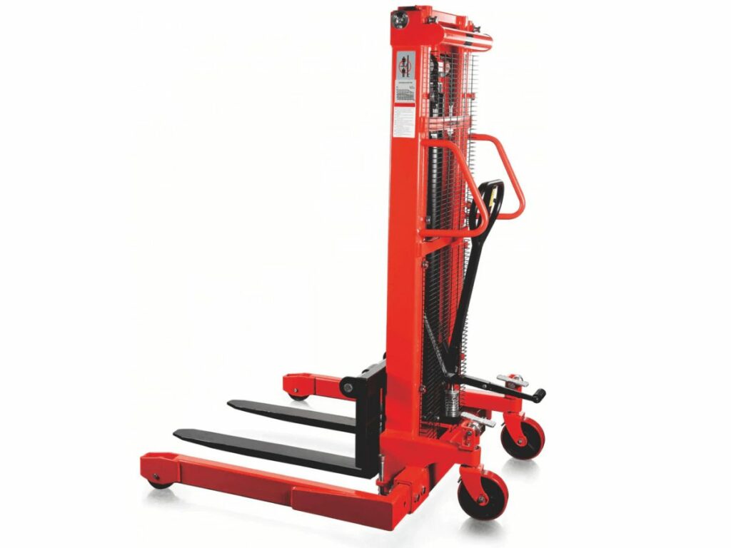 manual straddle stacker1